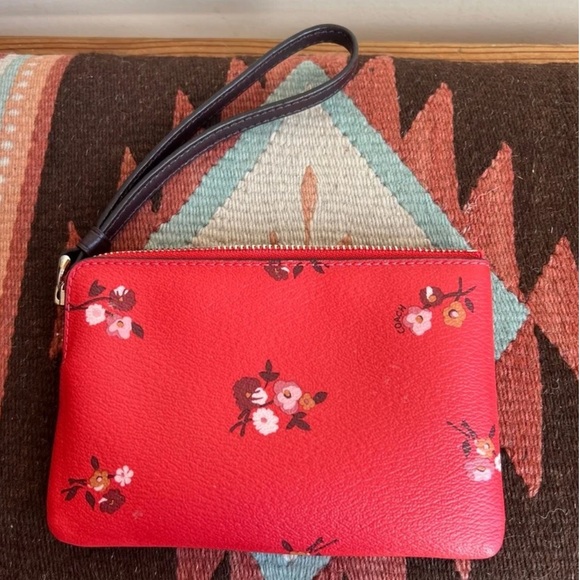 Coach Corner Zip Wristlet -Limited Edition (poppy red floral pattern)- Like New! - Picture 4 of 5